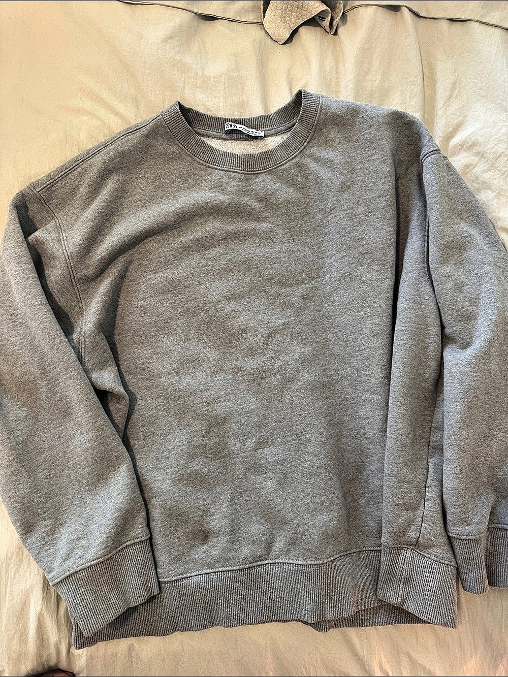 Heavy duty Zara Crewneck Sweatshirt in Gray Size Medium Like New
